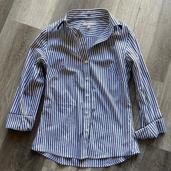 Banana Republic Tops - Banana Republic fitted button down shirt size 0